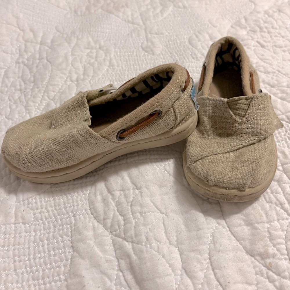 Tom’s infant shoe